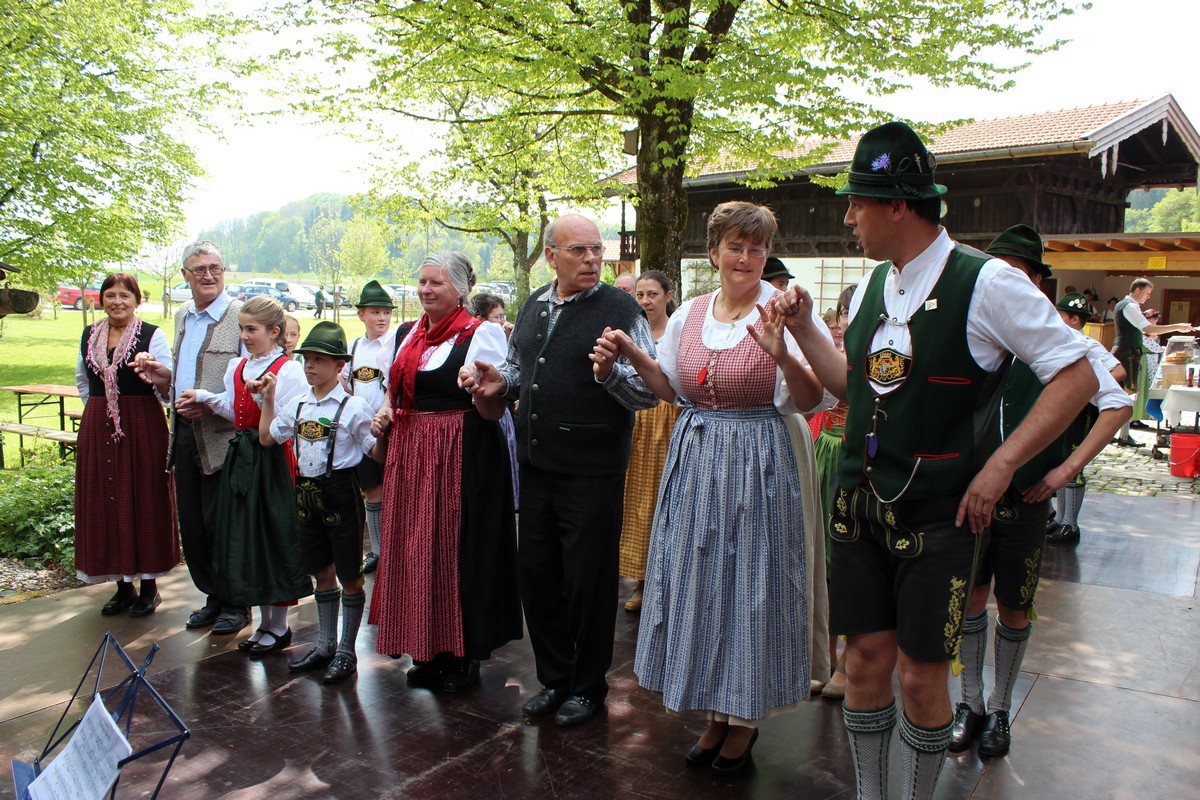 Familien-Volkstanz