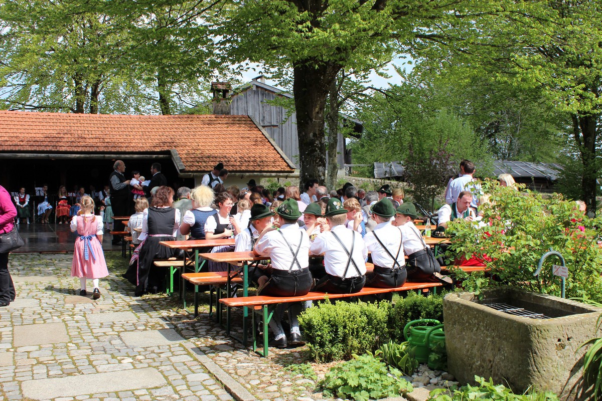 Familien-Volkstanz