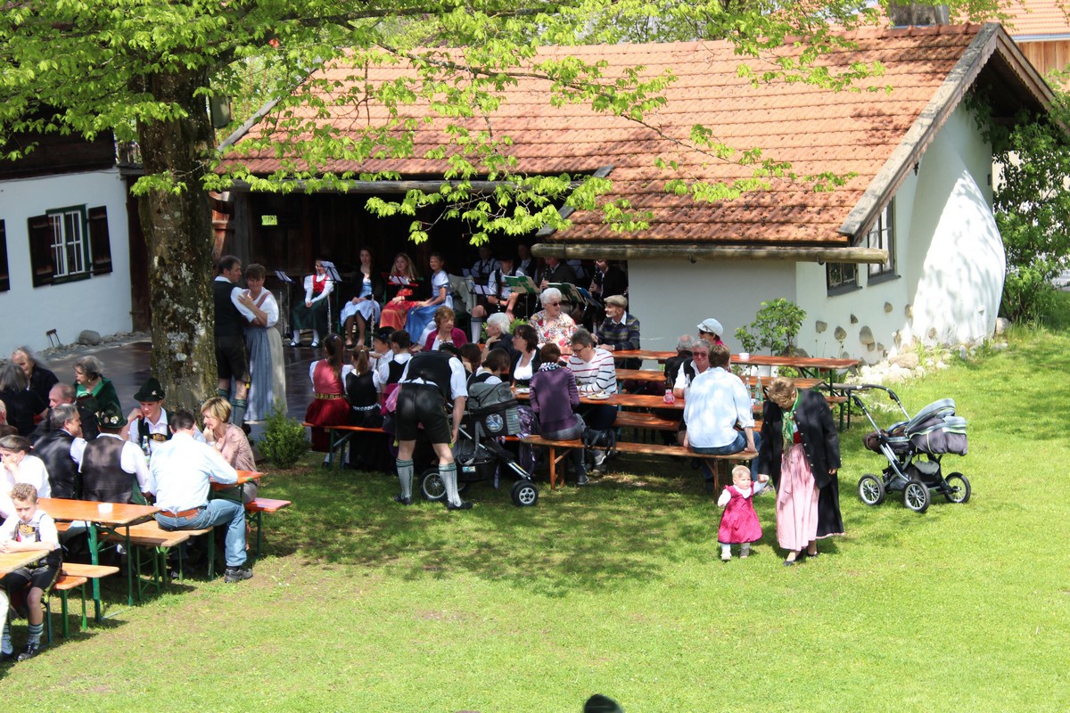 Familien-Volkstanz