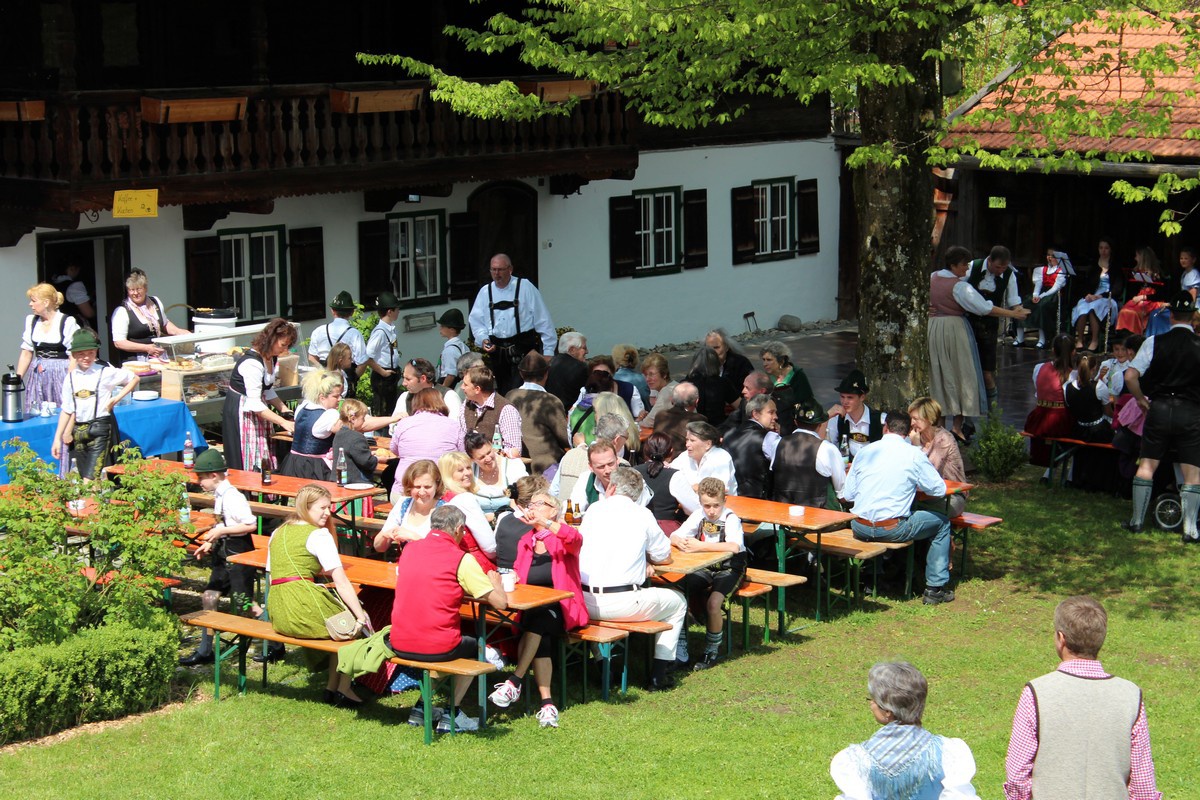 Familien-Volkstanz
