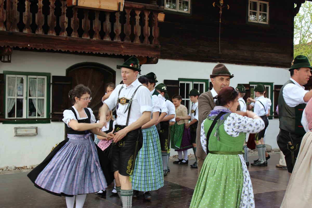 Familien-Volkstanz