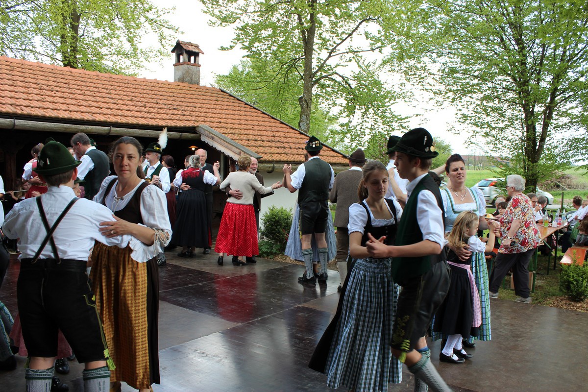 Familien-Volkstanz