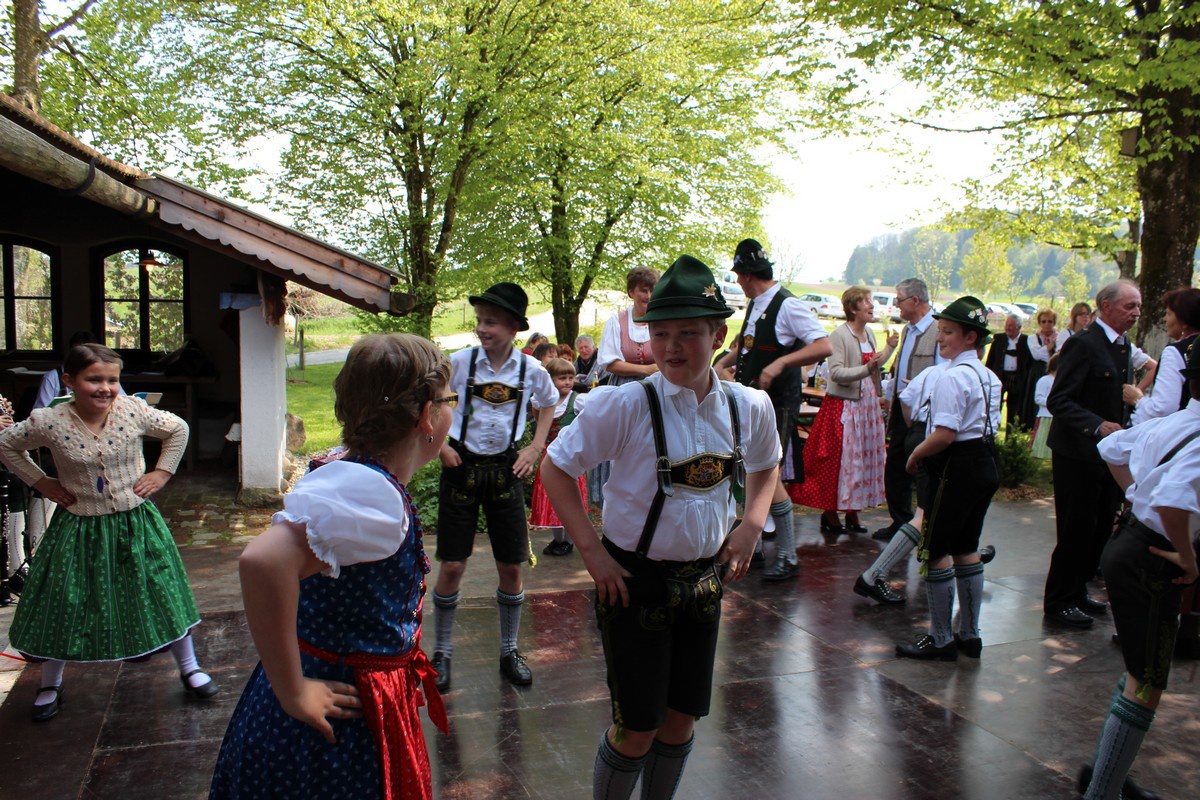 Familien-Volkstanz