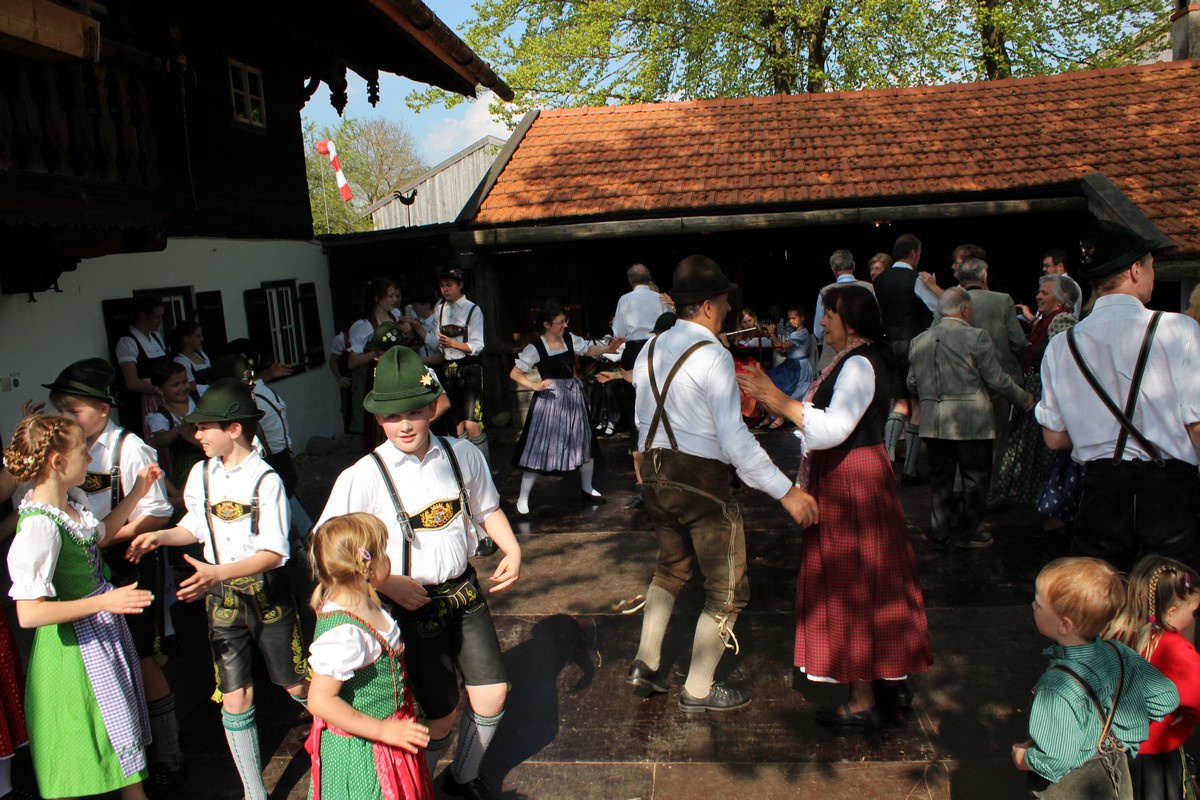 Familien-Volkstanz