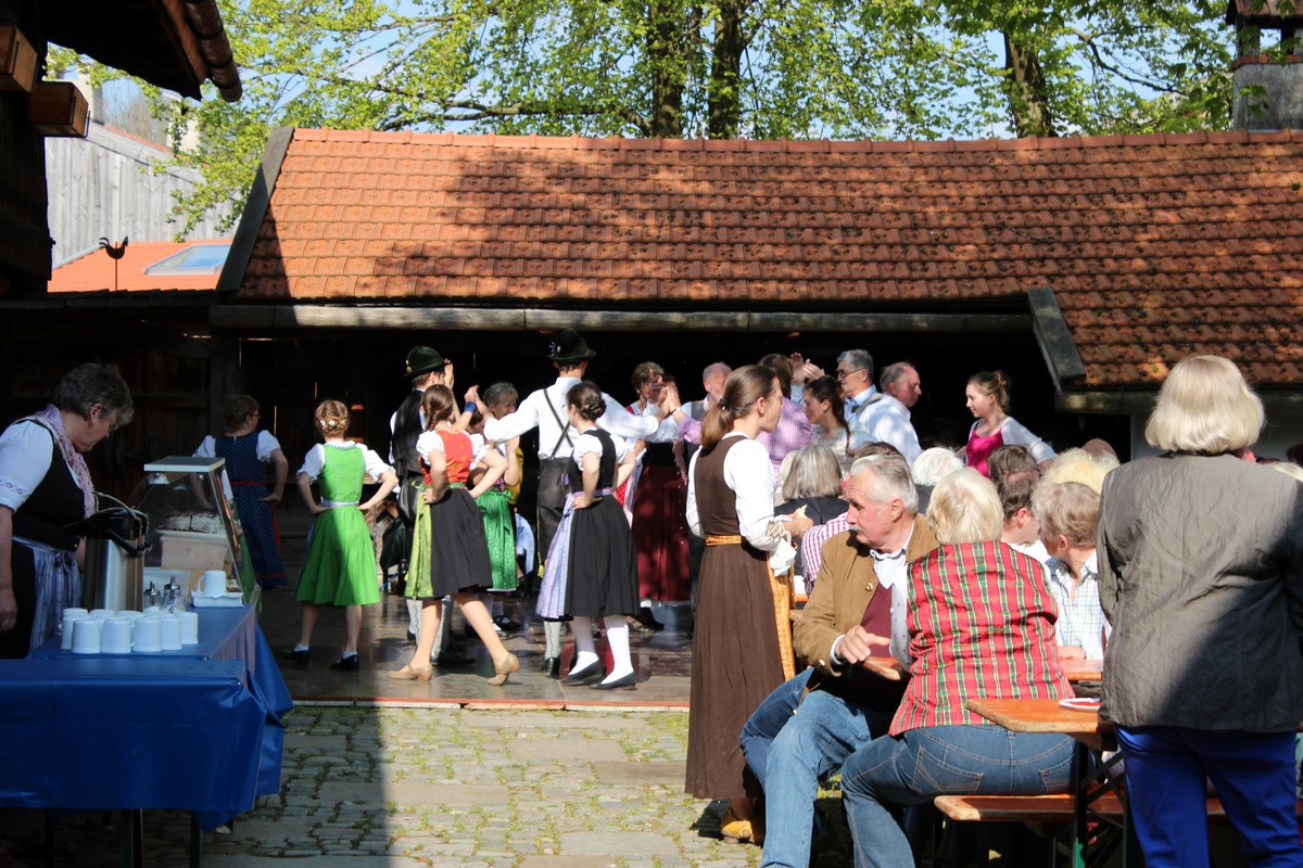 Familien-Volkstanz