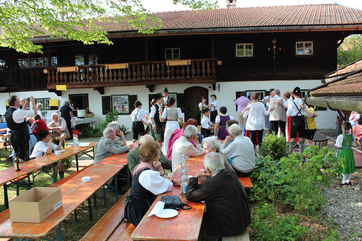 Familien-Volkstanz
