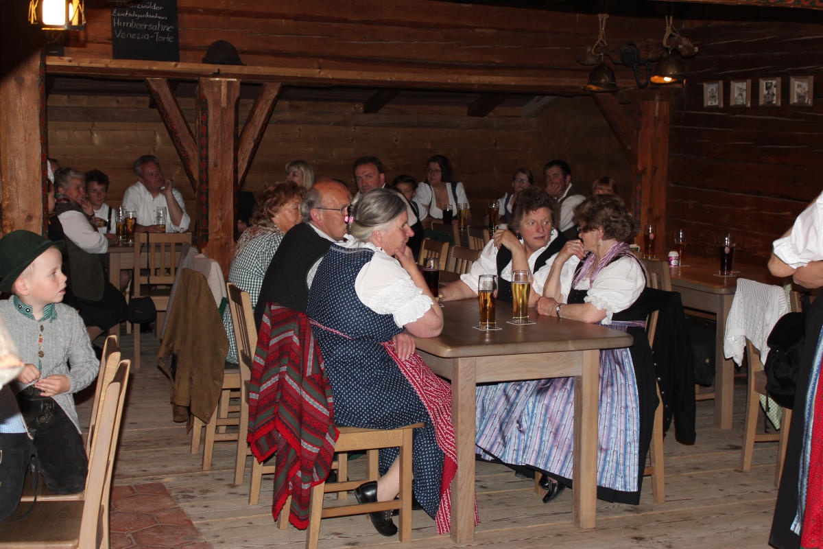 Familien-Volkstanz