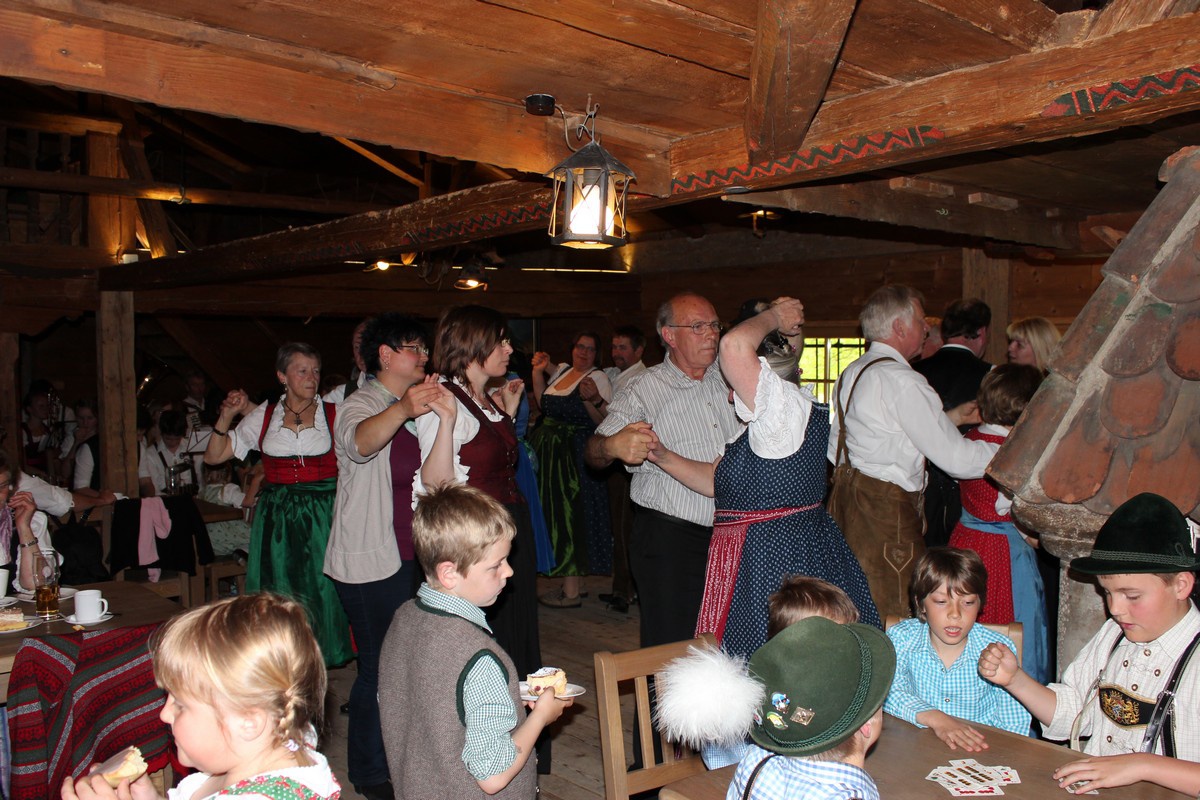 Familien-Volkstanz