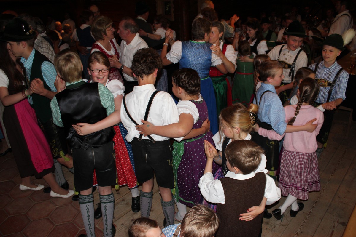 Familien-Volkstanz