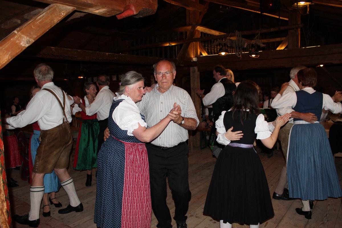 Familien-Volkstanz