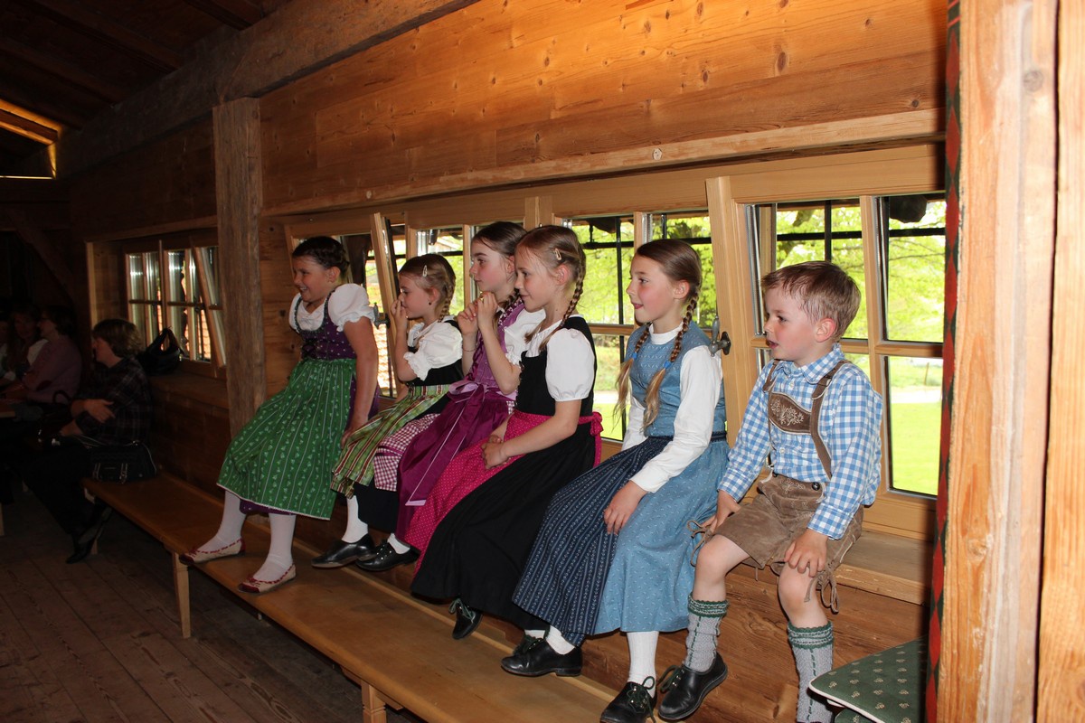 Familien-Volkstanz